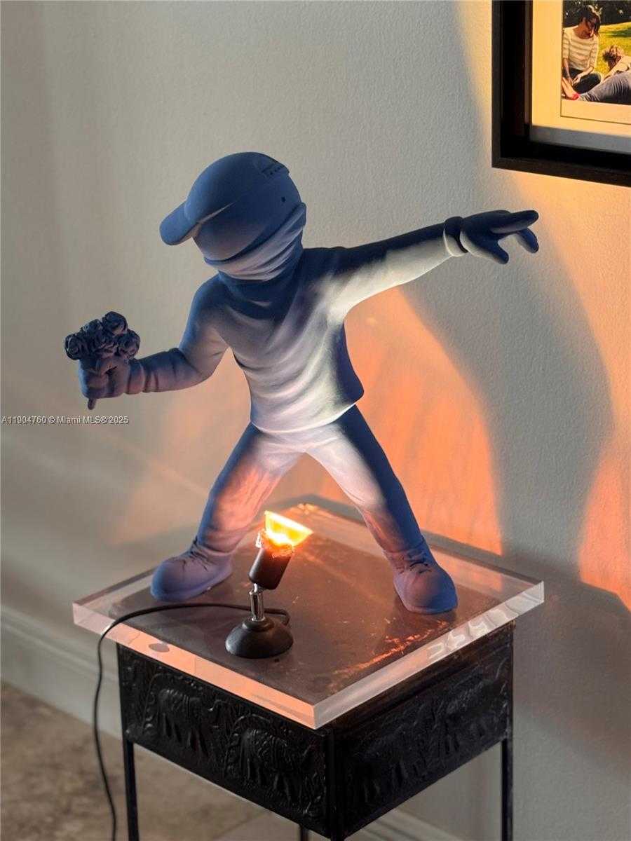 Small Image of 5700 COLLINS AVE #5L, Miami Beach Number 12