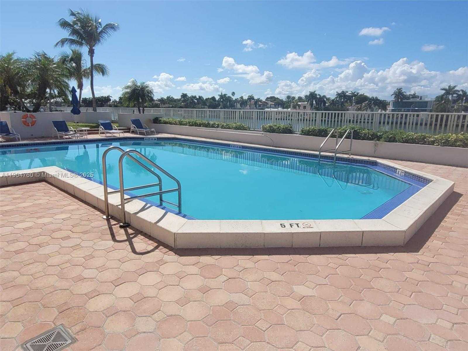 Small Image of 5700 COLLINS AVE #5L, Miami Beach Number 19