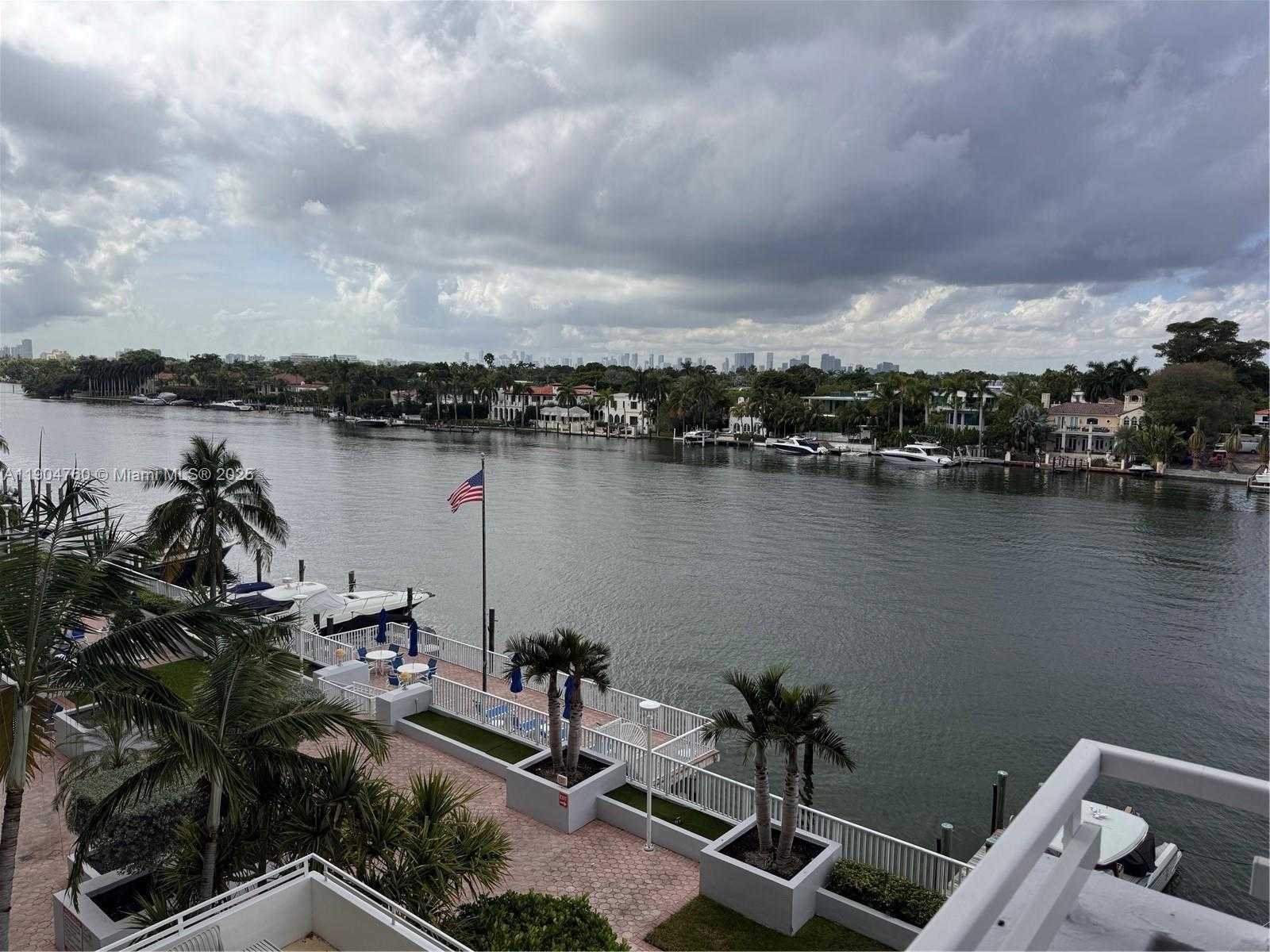 Small Image of 5700 COLLINS AVE #5L, Miami Beach Number 24