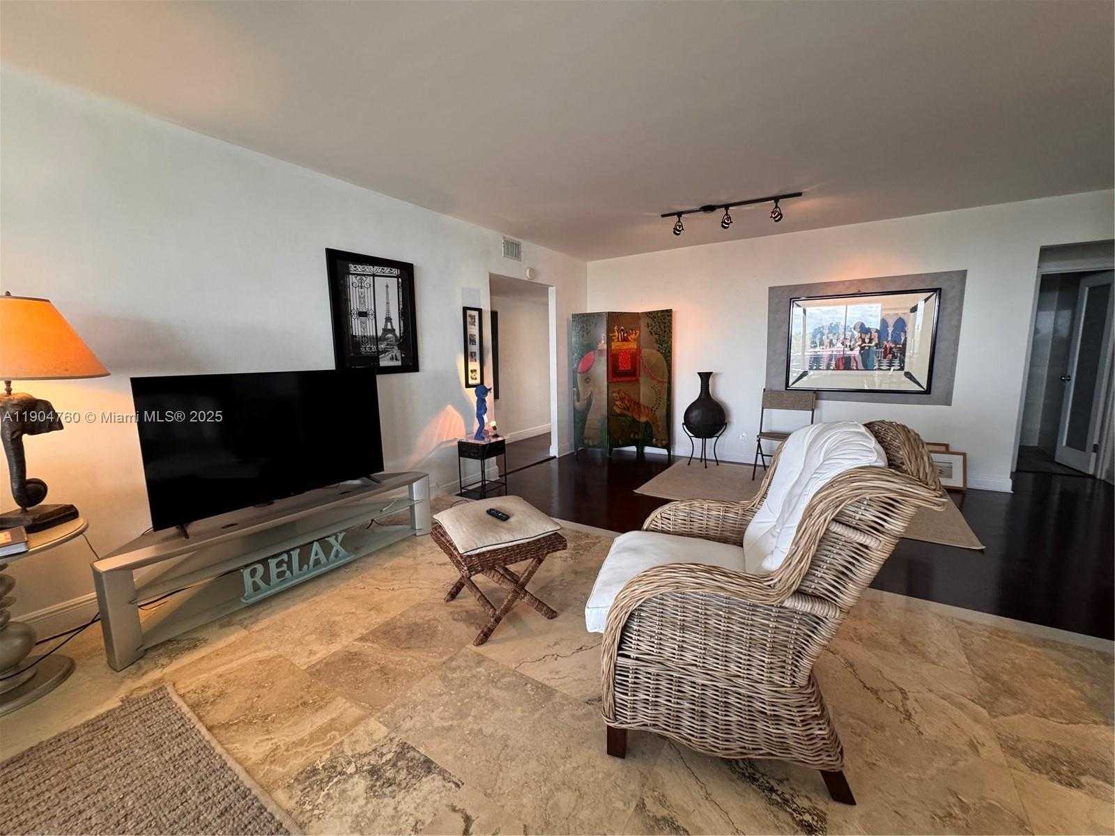 Small Image of 5700 COLLINS AVE #5L, Miami Beach Number 6