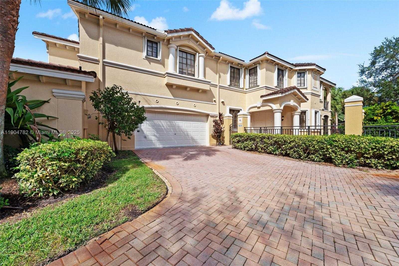 Small Image of 1634 PASSION VINE CIR #31-2, Weston Number 24