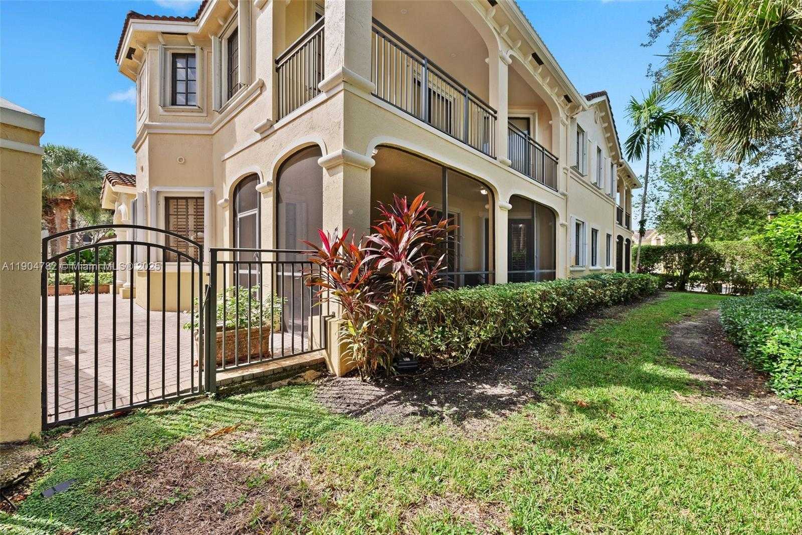 Small Image of 1634 PASSION VINE CIR #31-2, Weston Number 25