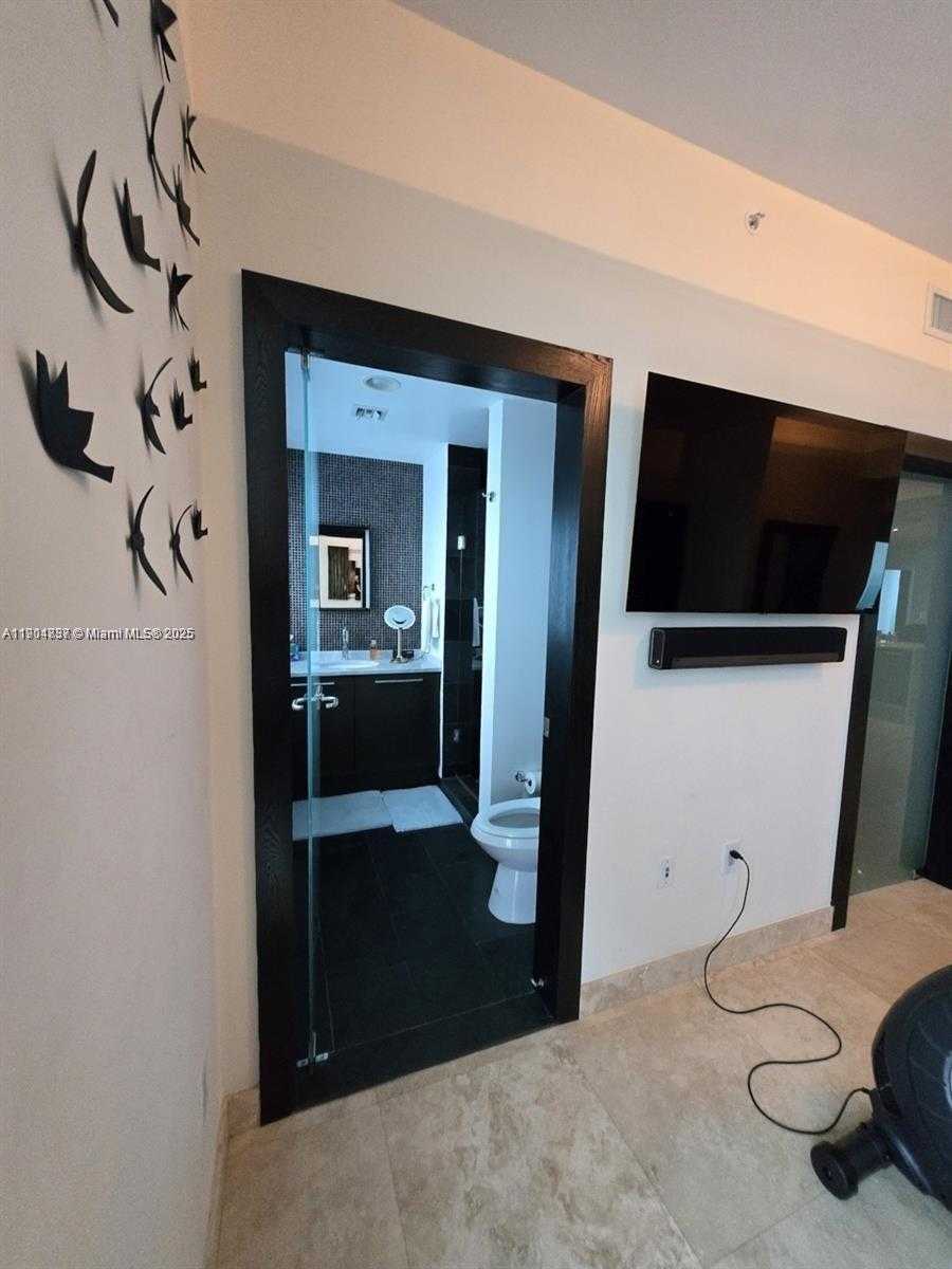 Small Image of 900 BISCAYNE BLVD #3902, Miami Number 10