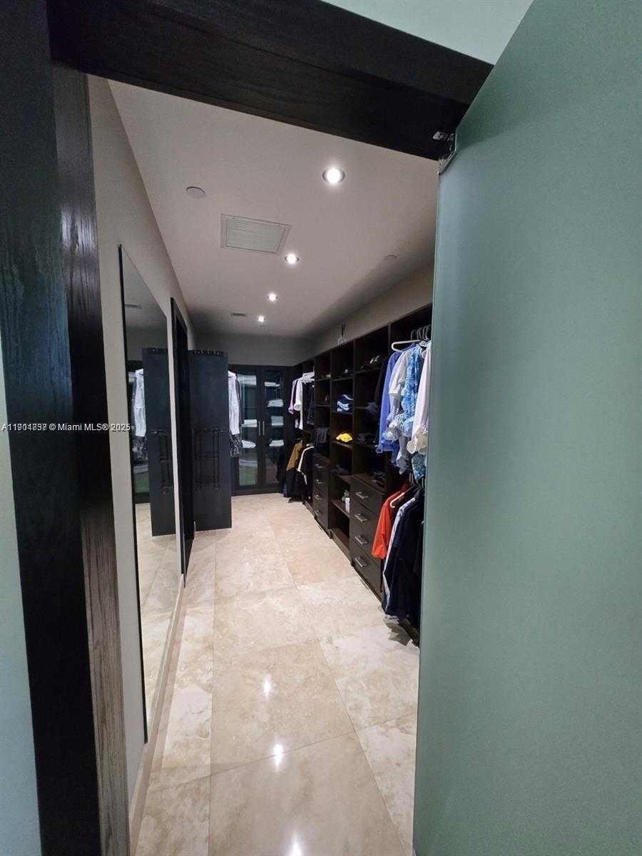 Small Image of 900 BISCAYNE BLVD #3902, Miami Number 19