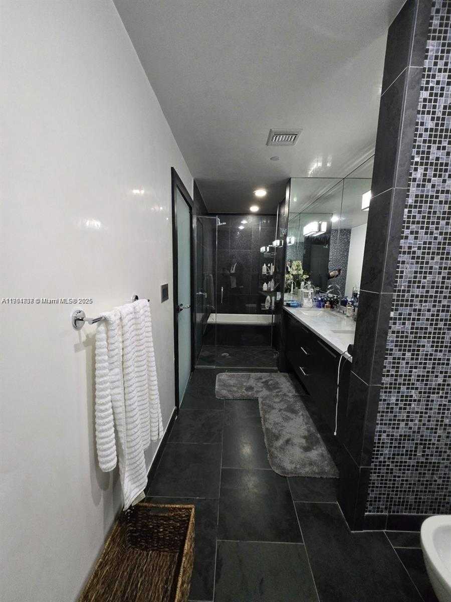 Small Image of 900 BISCAYNE BLVD #3902, Miami Number 21