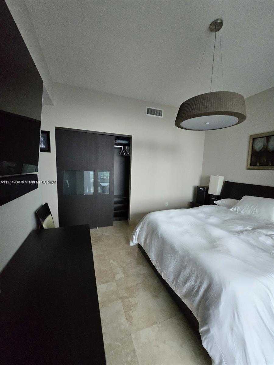 Small Image of 900 BISCAYNE BLVD #3902, Miami Number 24