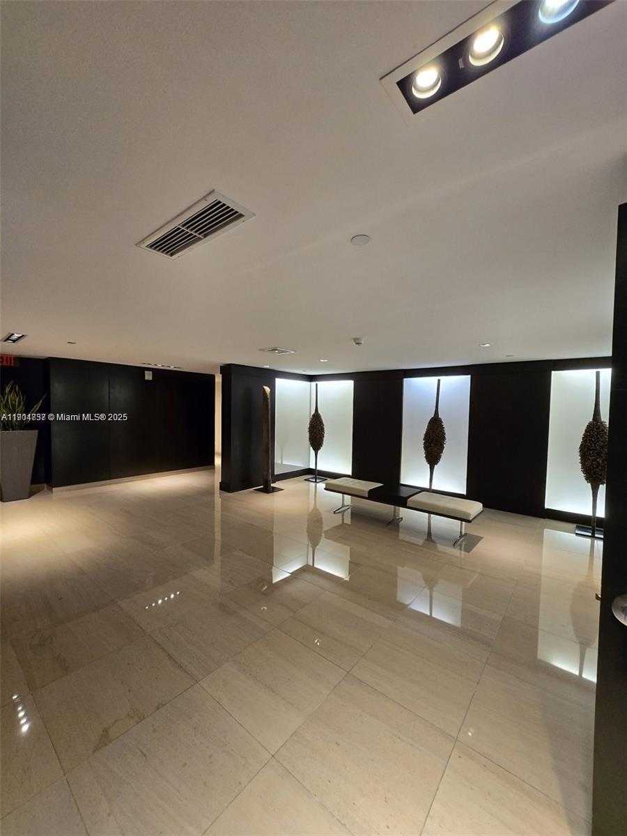 Small Image of 900 BISCAYNE BLVD #3902, Miami Number 4