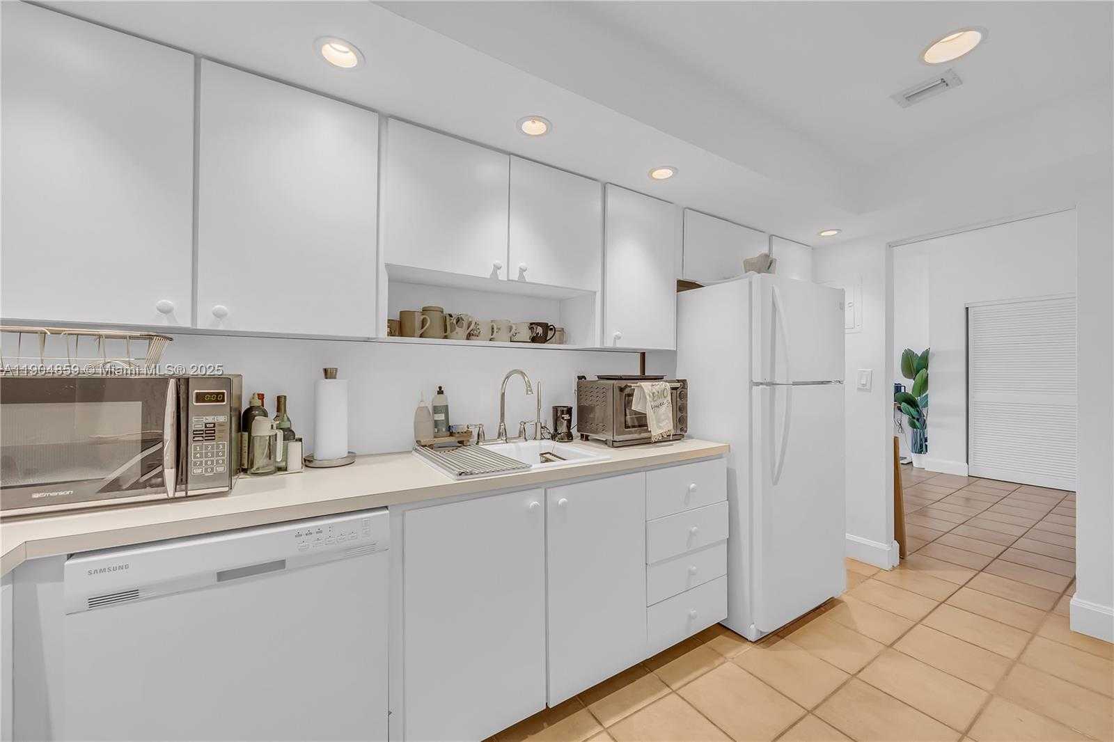 Small Image of 90 EDGEWATER DR #PH23, Coral Gables Number 10