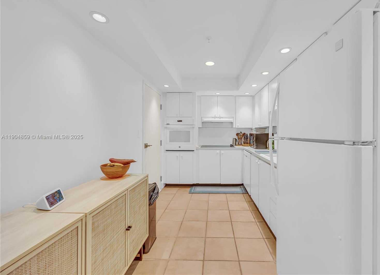 Small Image of 90 EDGEWATER DR #PH23, Coral Gables Number 11