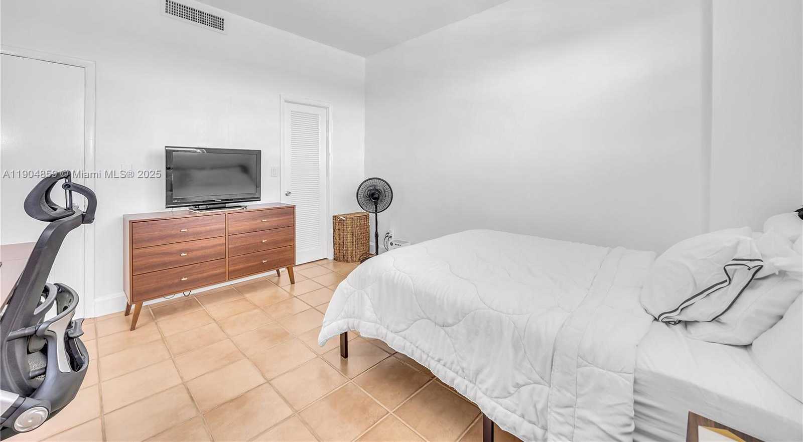 Small Image of 90 EDGEWATER DR #PH23, Coral Gables Number 12