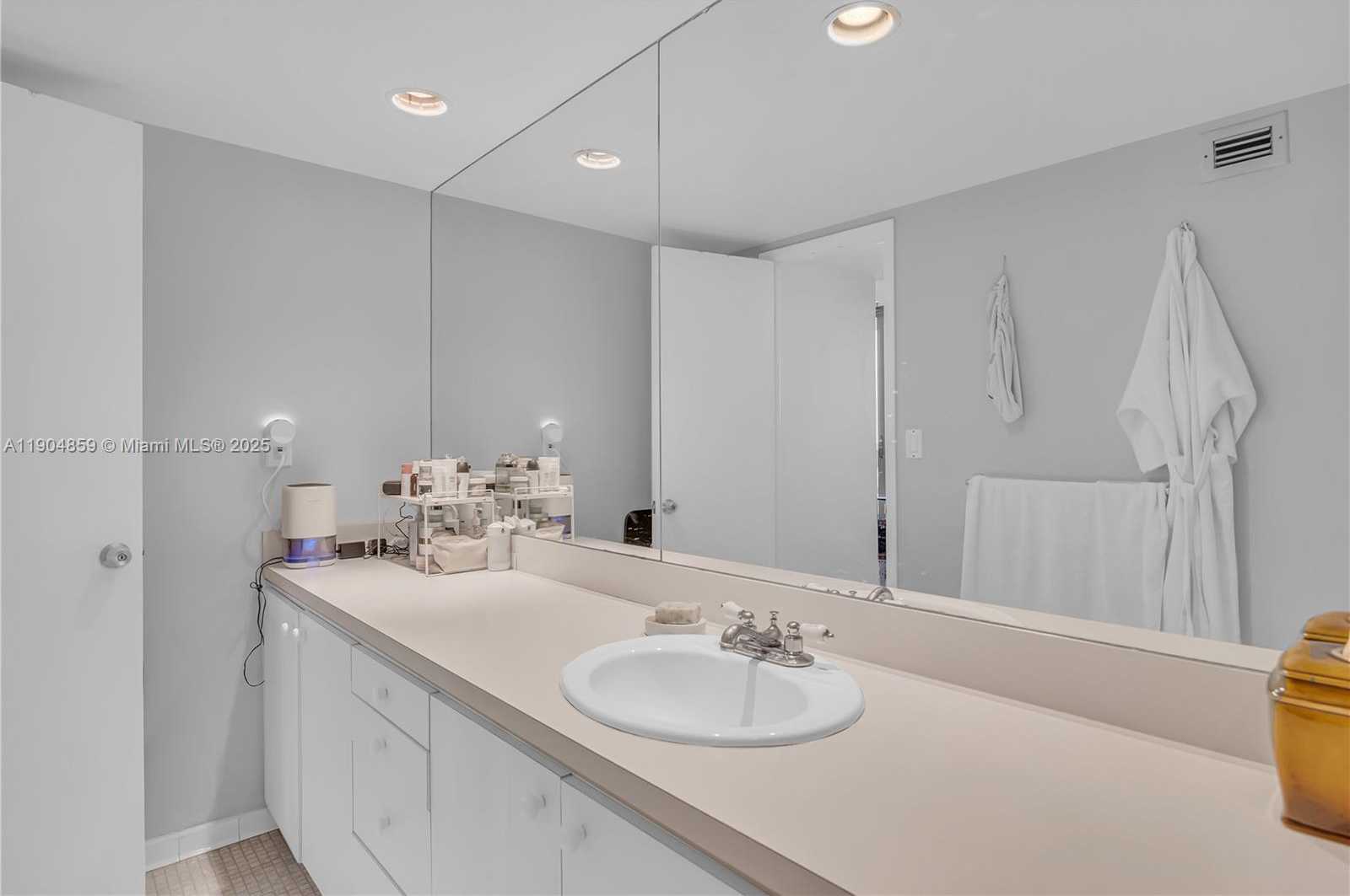 Small Image of 90 EDGEWATER DR #PH23, Coral Gables Number 14