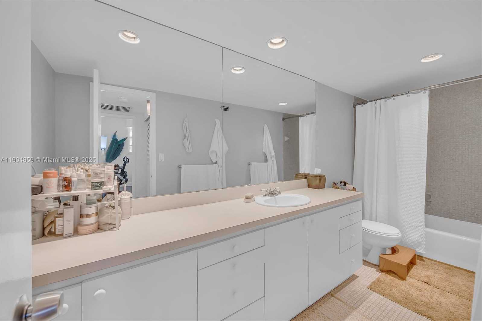 Small Image of 90 EDGEWATER DR #PH23, Coral Gables Number 15