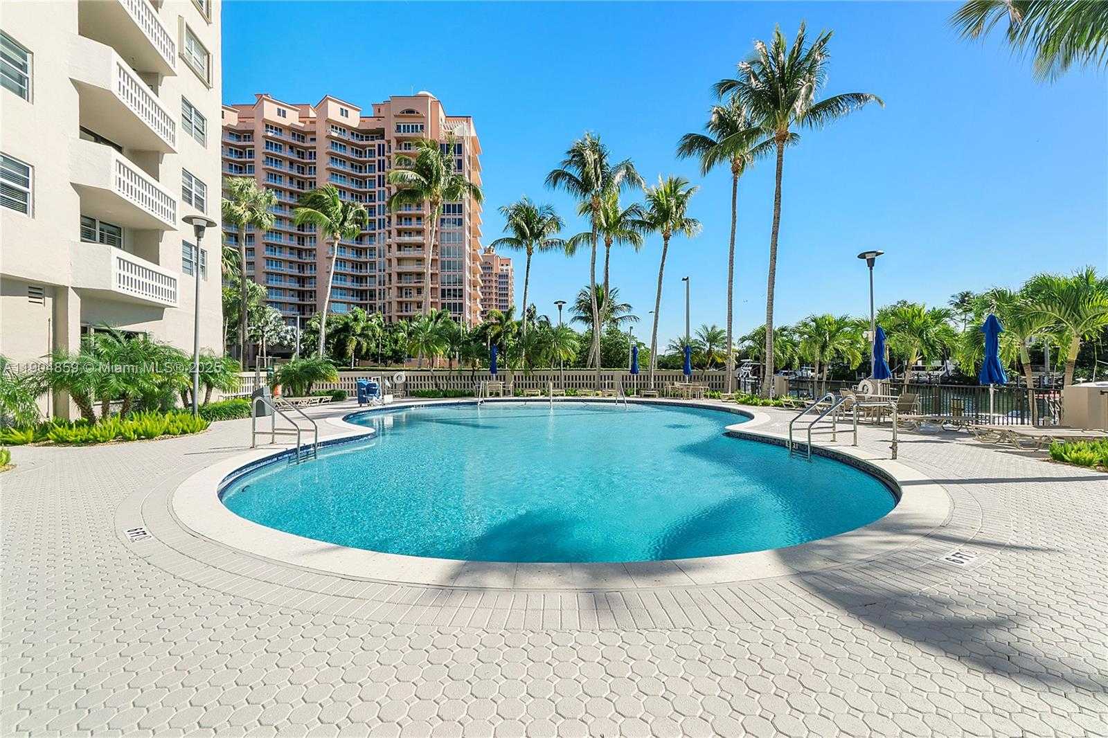 Small Image of 90 EDGEWATER DR #PH23, Coral Gables Number 3