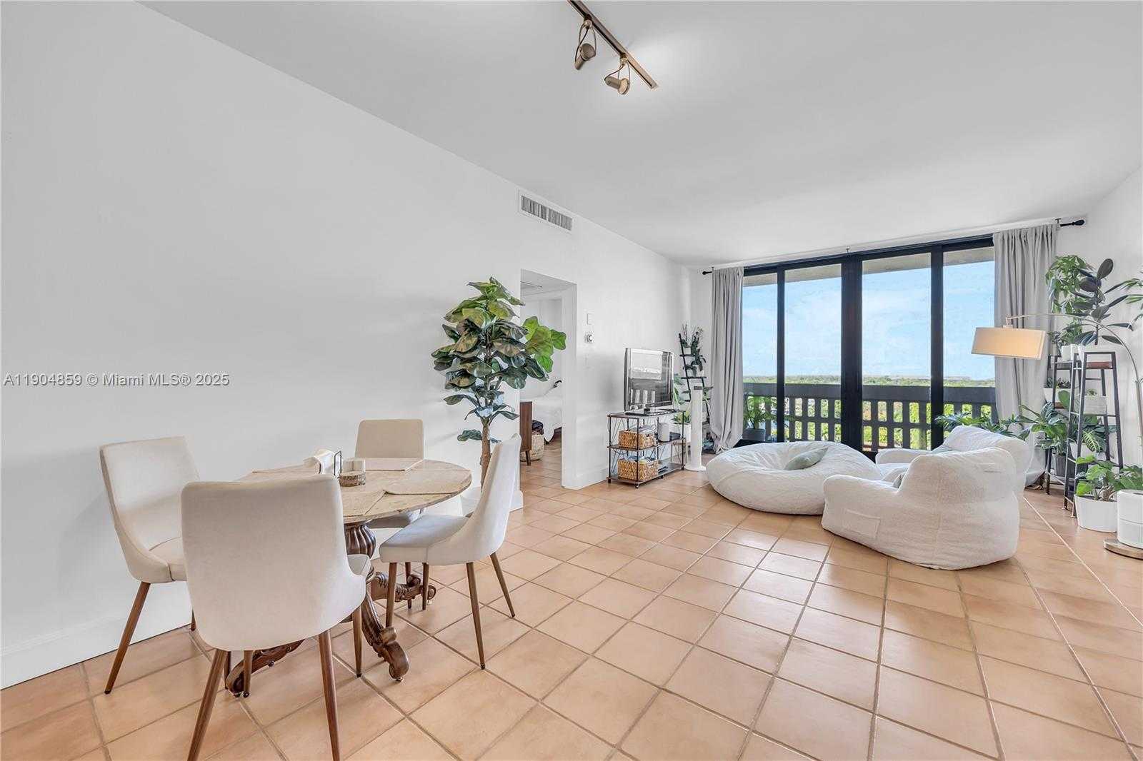 Small Image of 90 EDGEWATER DR #PH23, Coral Gables Number 9