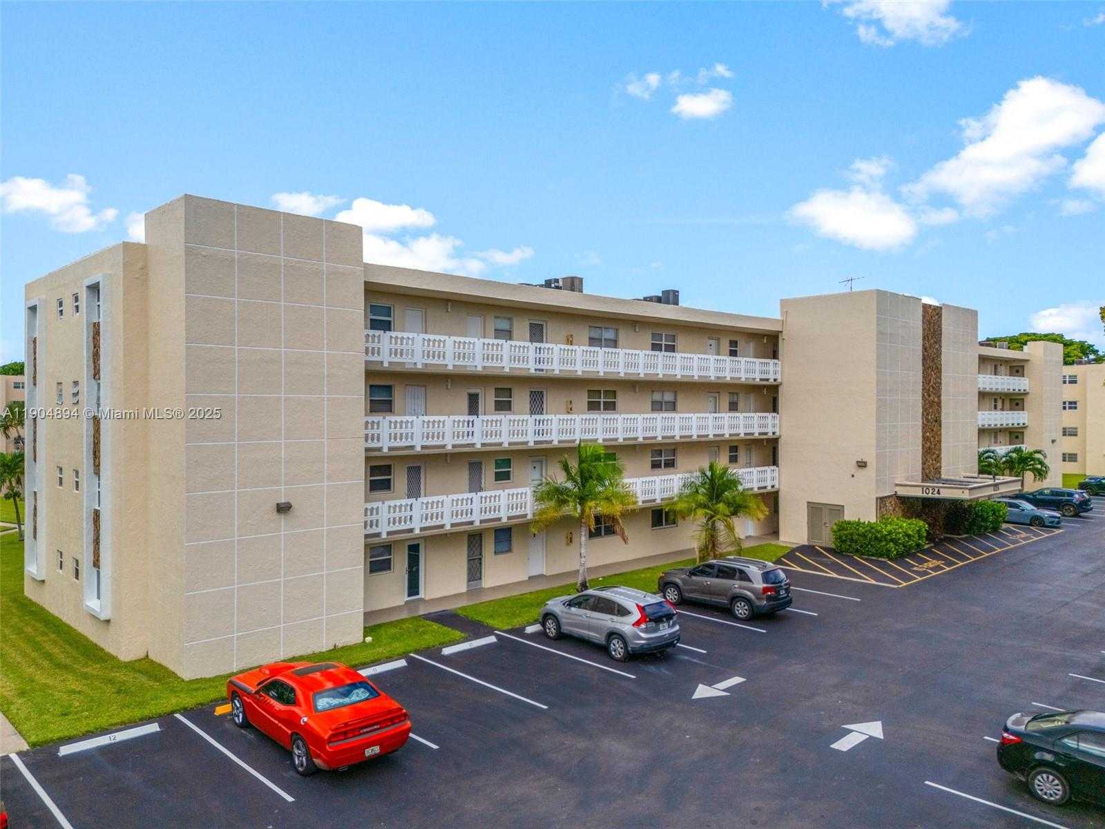 Small Image of 1024 SOUTH EAST 3RD AVE #301, Dania Beach Number 2