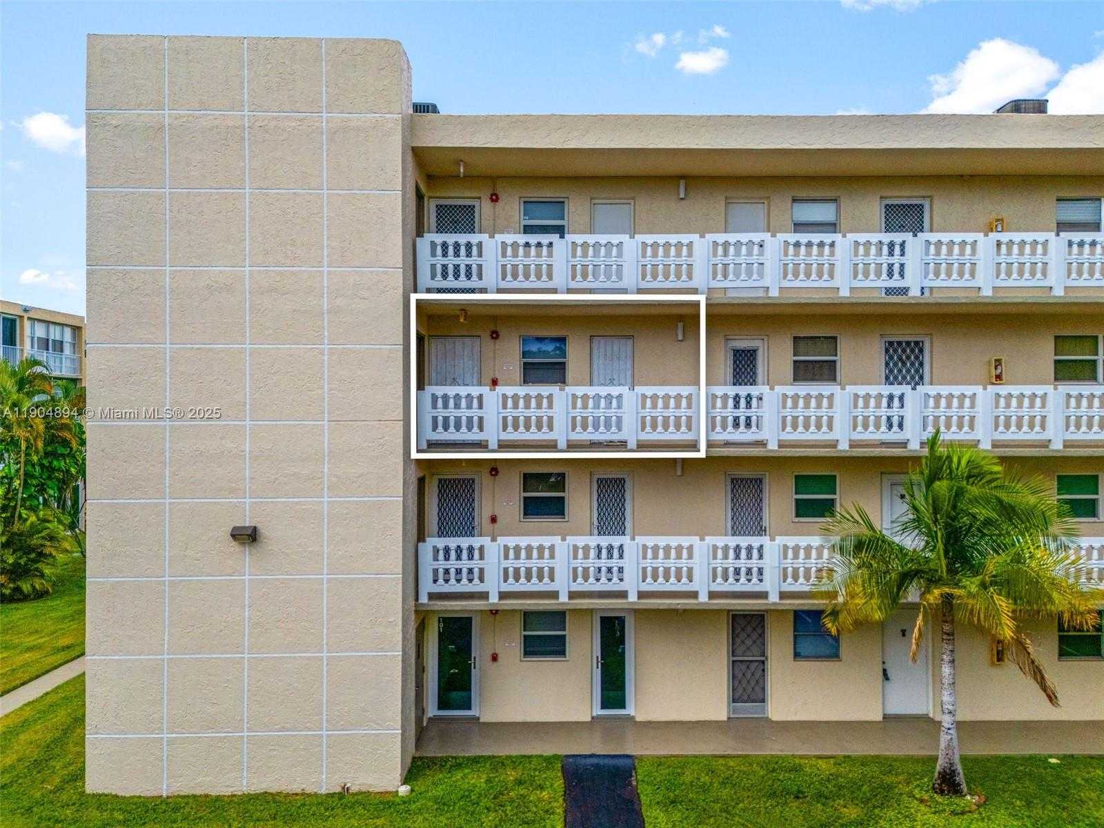 Small Image of 1024 SOUTH EAST 3RD AVE #301, Dania Beach Number 7
