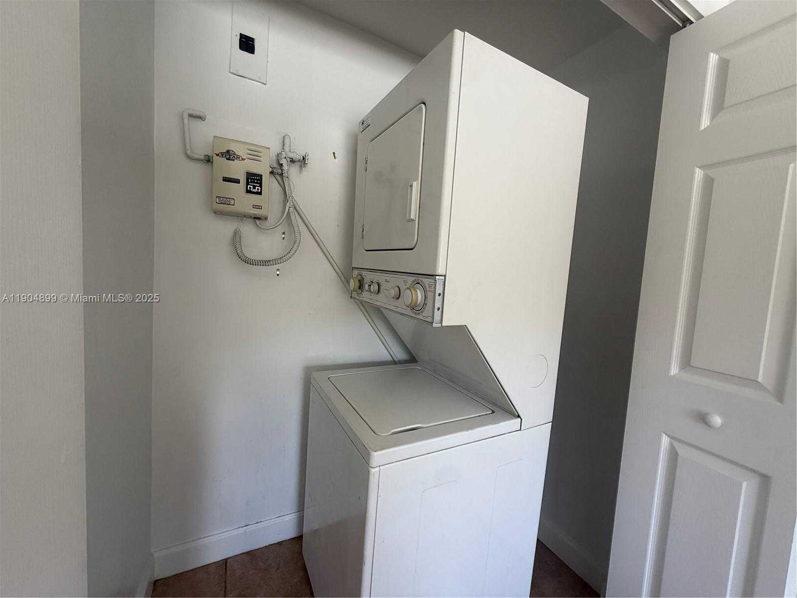 Small Image of 223 CALABRIA AVE #10, Coral Gables Number 14