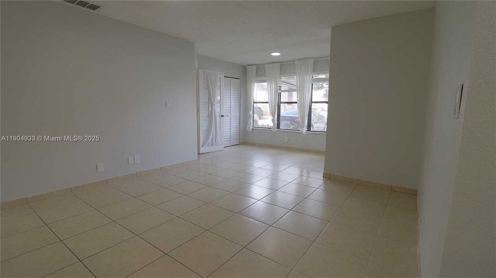 Small Image of 2846 SOUTH UNIVERSITY DR #4104, Davie Number 2