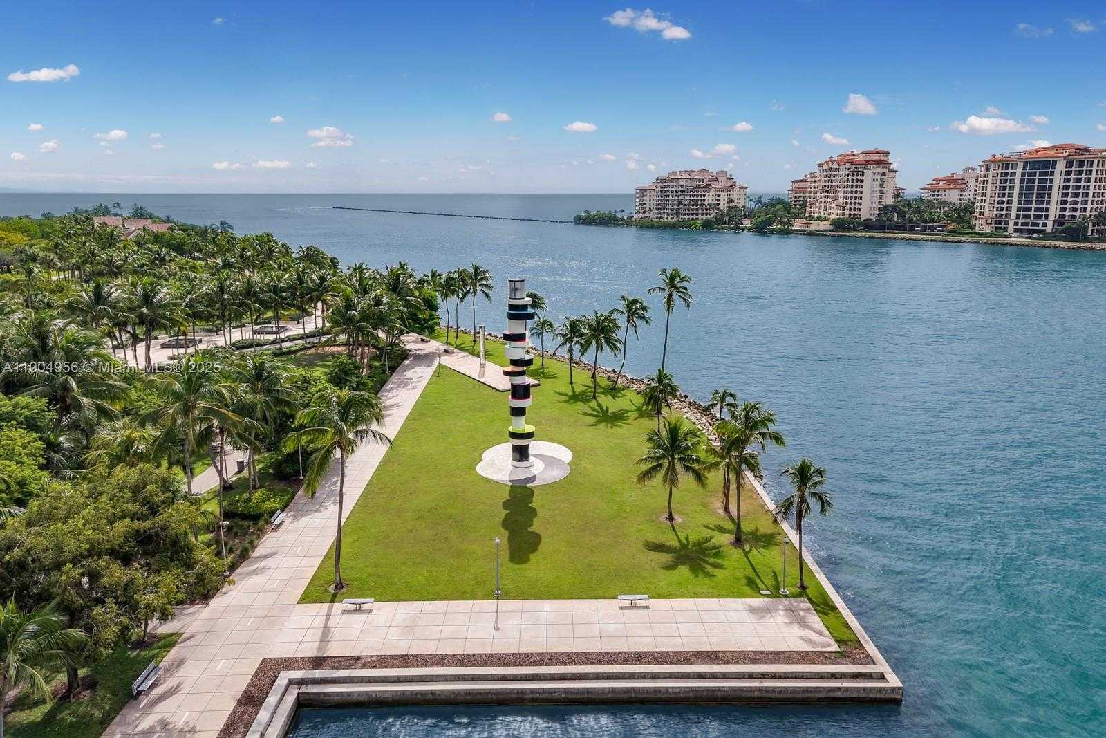 Small Image of 300 SOUTH POINTE DR #1603, Miami Beach Number 21