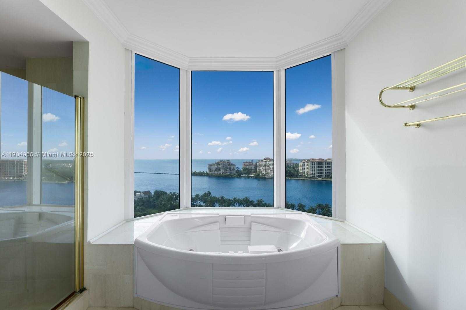 Small Image of 300 SOUTH POINTE DR #1603, Miami Beach Number 22