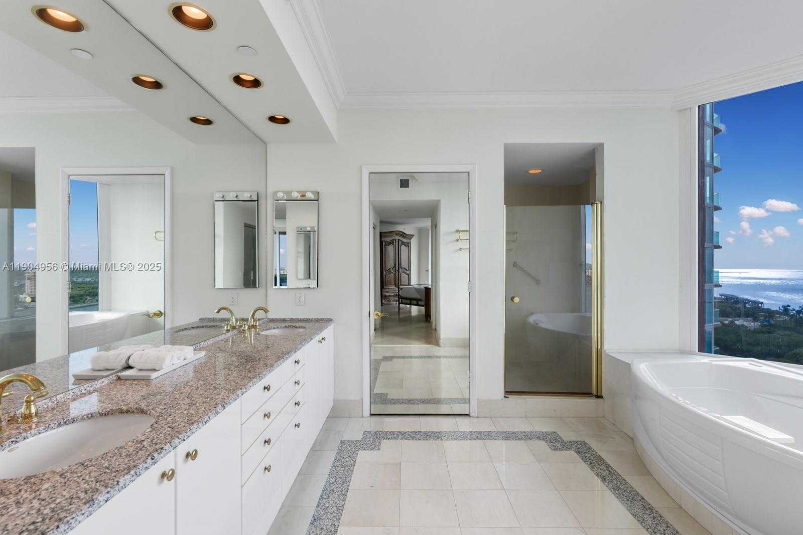 Small Image of 300 SOUTH POINTE DR #1603, Miami Beach Number 23