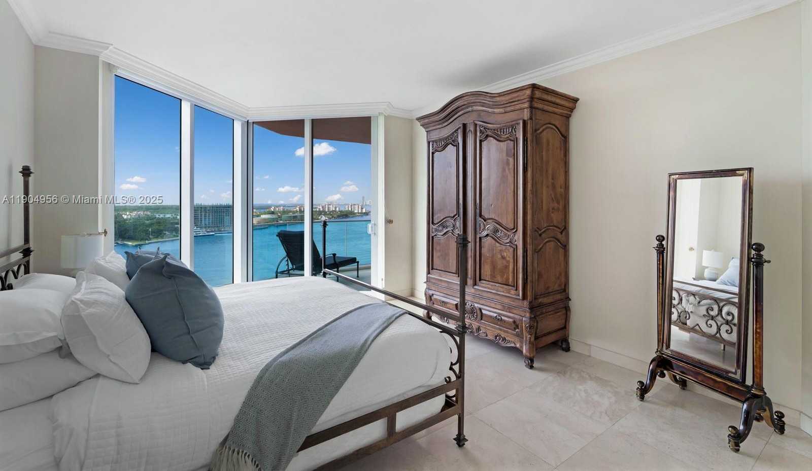 Small Image of 300 SOUTH POINTE DR #1603, Miami Beach Number 25