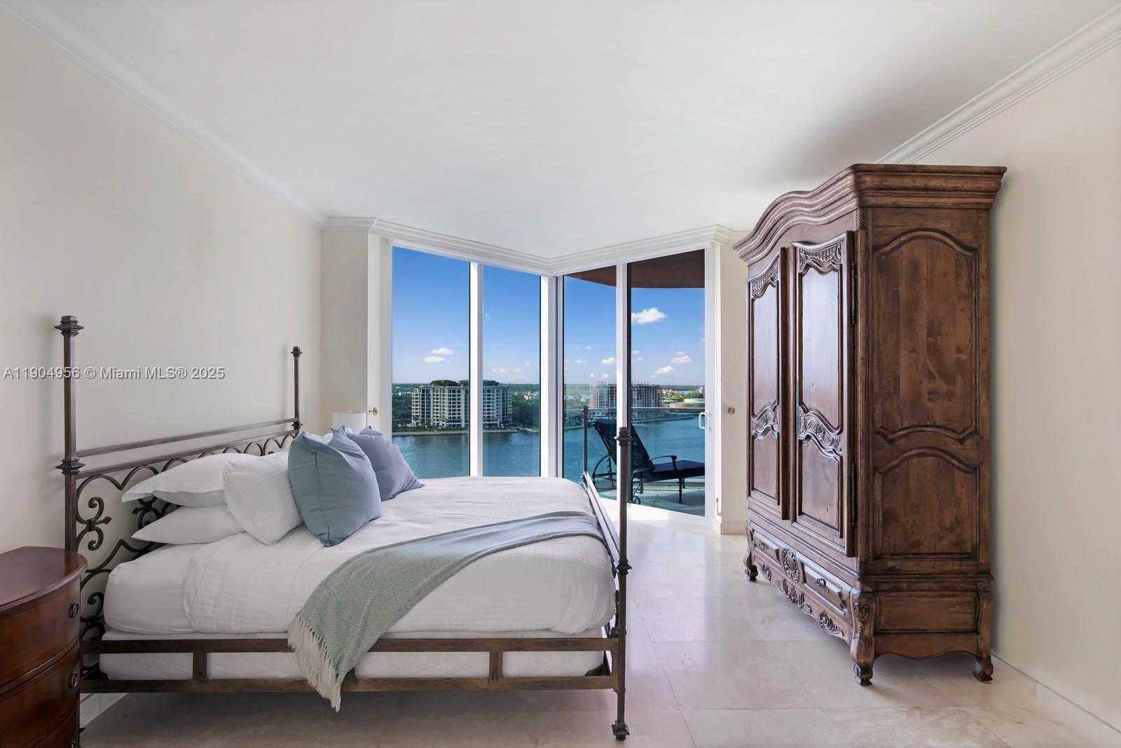 Small Image of 300 SOUTH POINTE DR #1603, Miami Beach Number 26