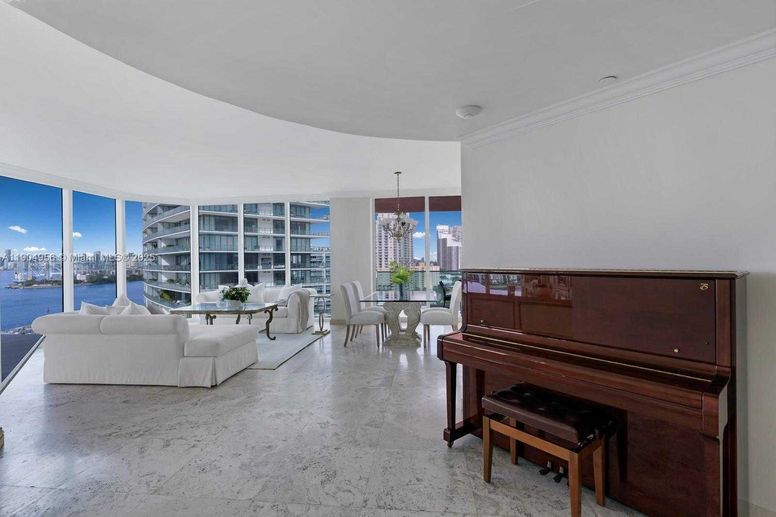 Small Image of 300 SOUTH POINTE DR #1603, Miami Beach Number 33