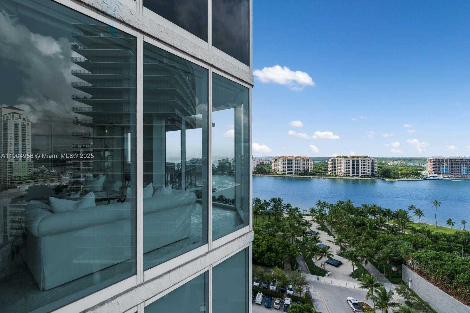 Small Image of 300 SOUTH POINTE DR #1603, Miami Beach Number 41