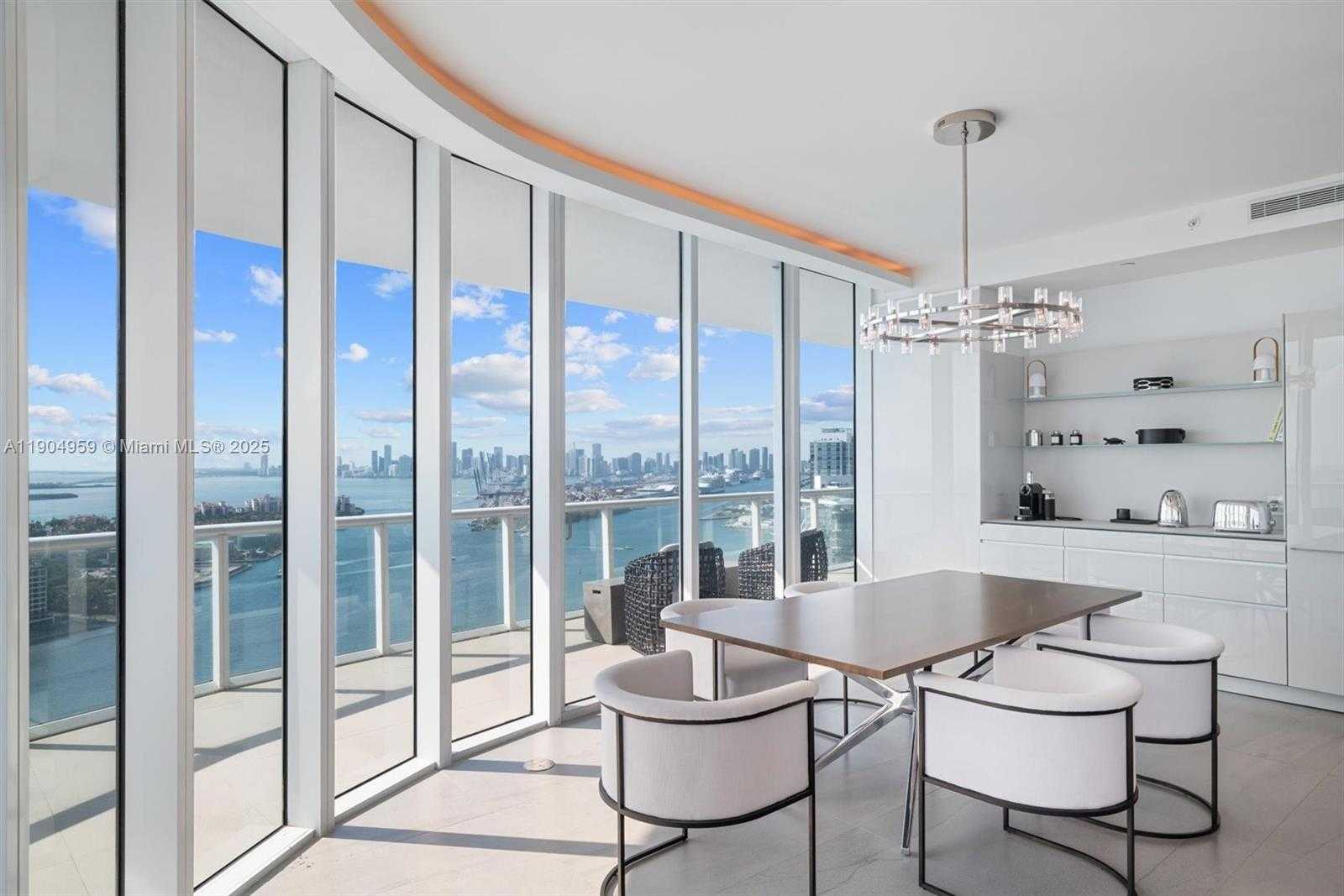 Small Image of 100 SOUTH POINTE DR #3203, Miami Beach Number 11