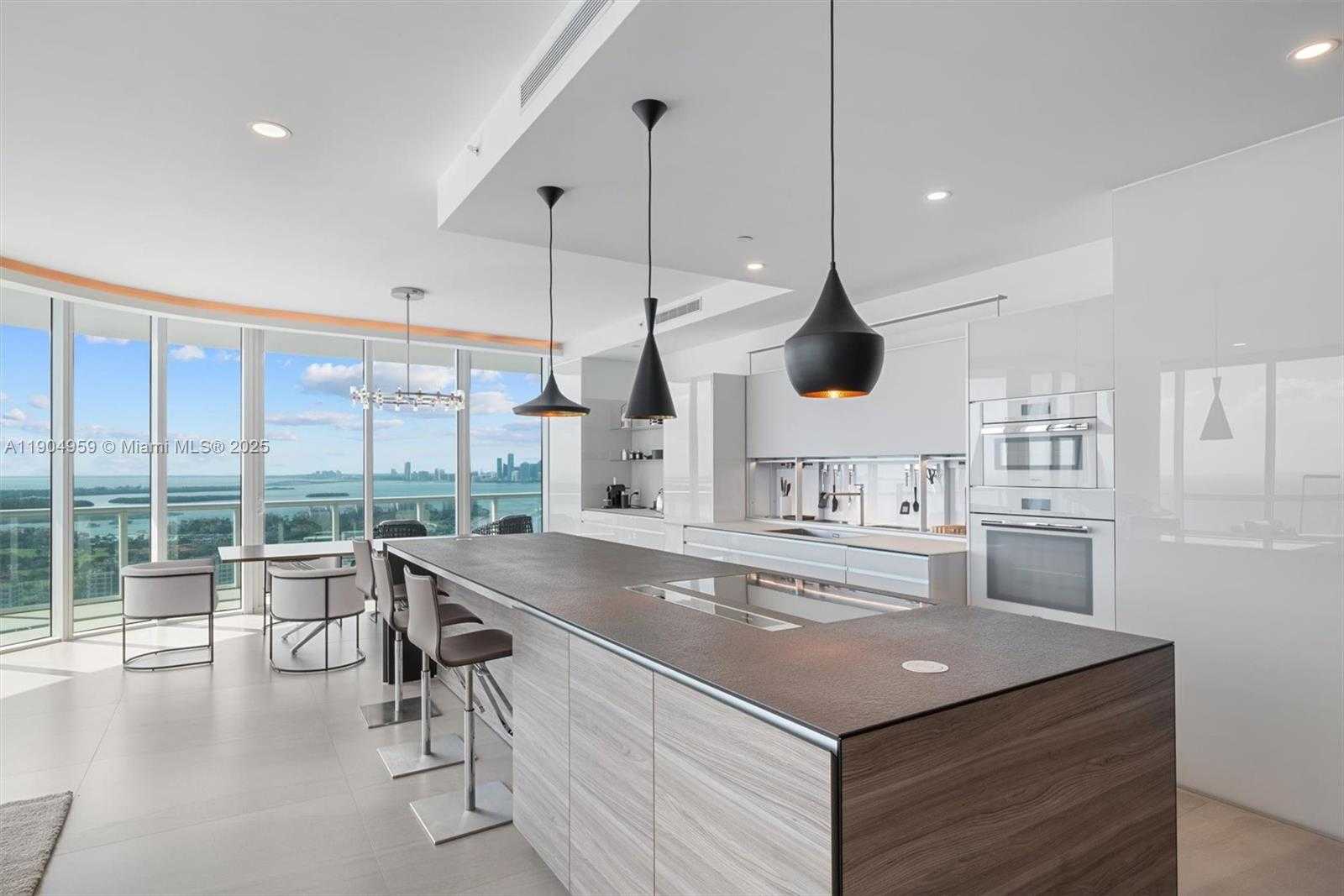 Small Image of 100 SOUTH POINTE DR #3203, Miami Beach Number 12