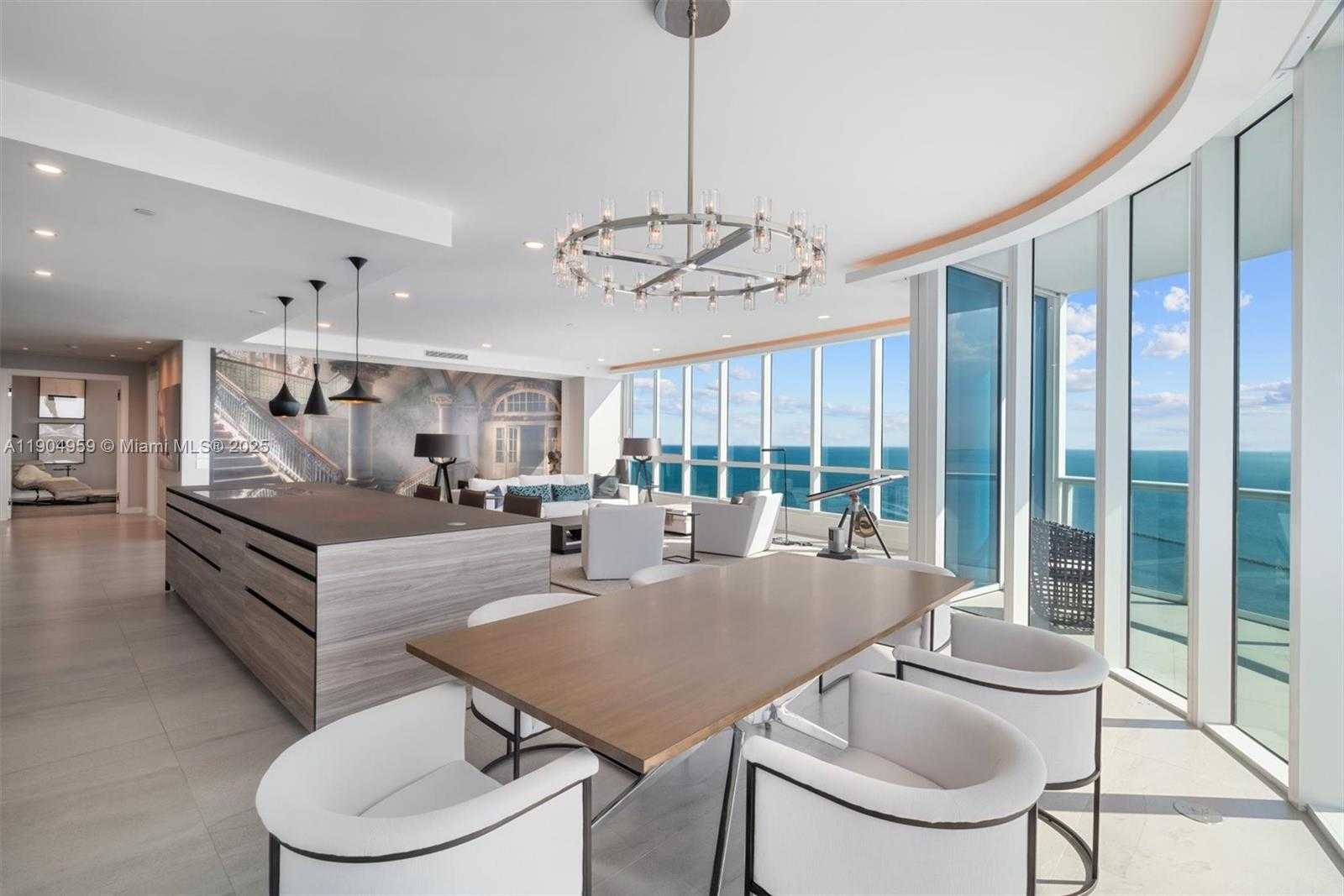 Small Image of 100 SOUTH POINTE DR #3203, Miami Beach Number 13