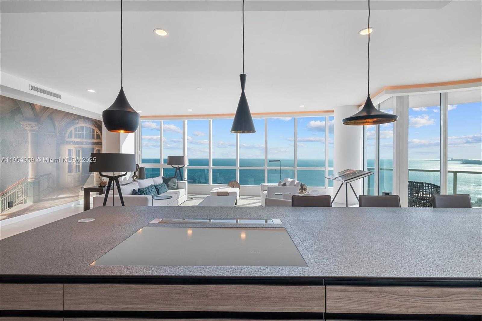 Small Image of 100 SOUTH POINTE DR #3203, Miami Beach Number 17