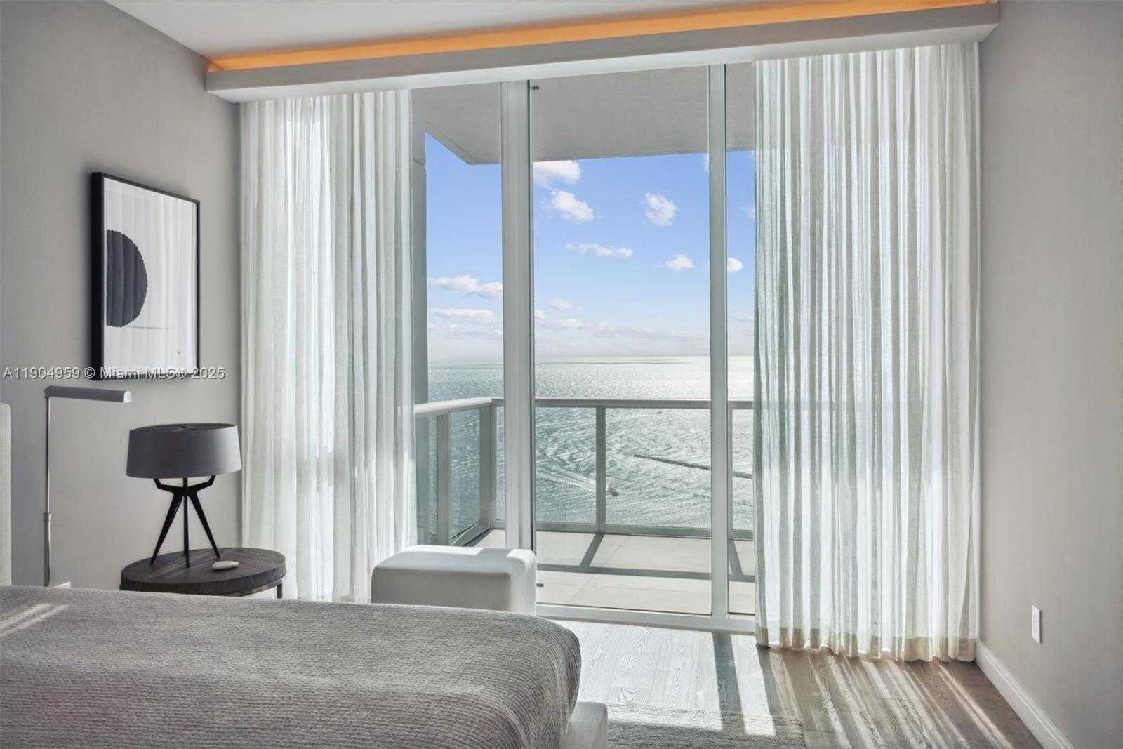 Small Image of 100 SOUTH POINTE DR #3203, Miami Beach Number 21