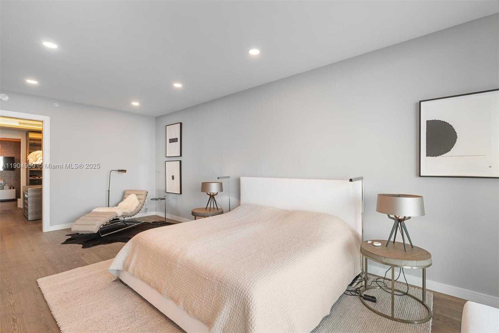 Small Image of 100 SOUTH POINTE DR #3203, Miami Beach Number 23