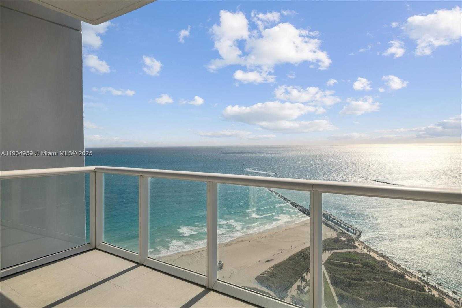 Small Image of 100 SOUTH POINTE DR #3203, Miami Beach Number 26