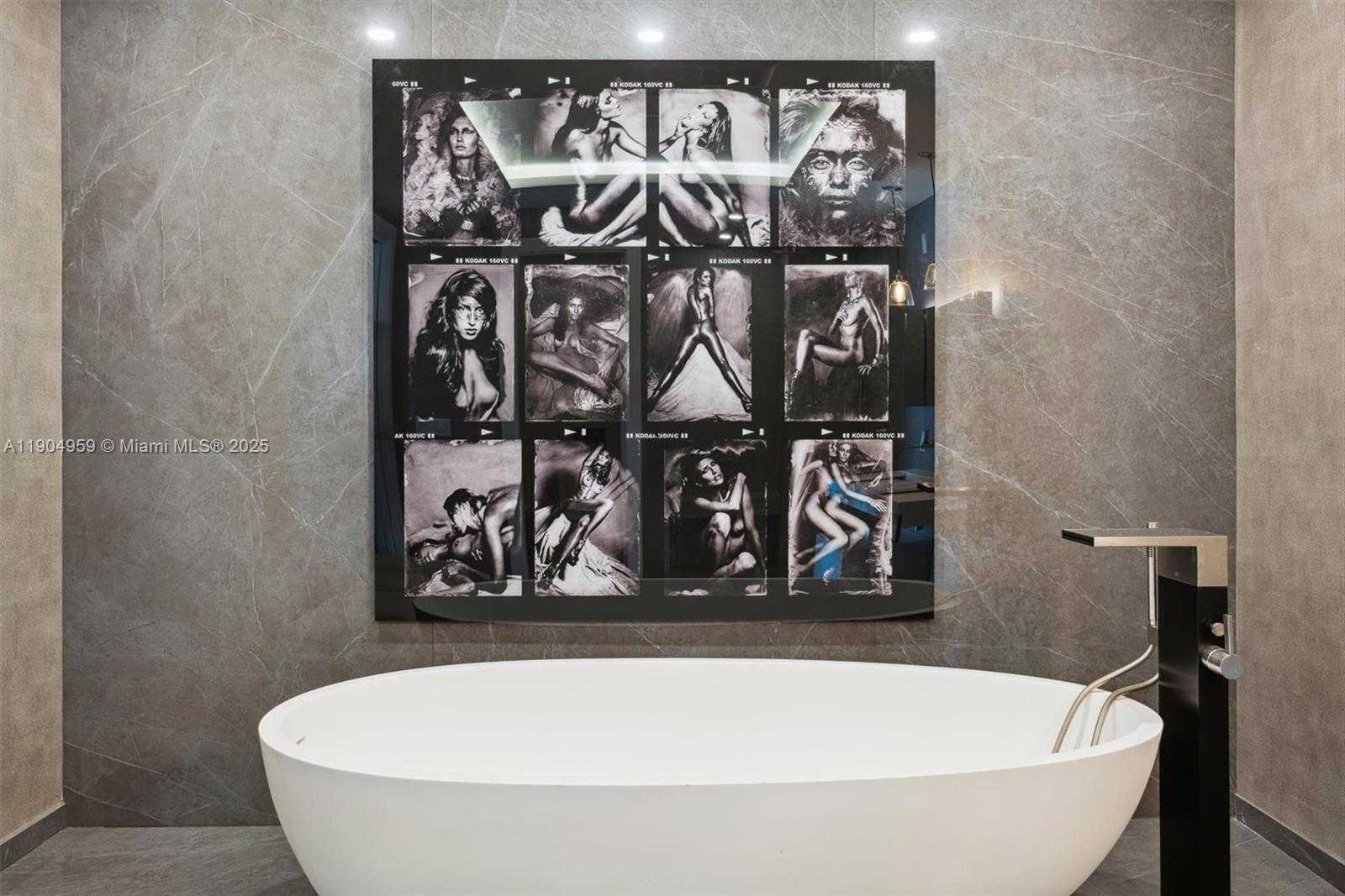 Small Image of 100 SOUTH POINTE DR #3203, Miami Beach Number 29