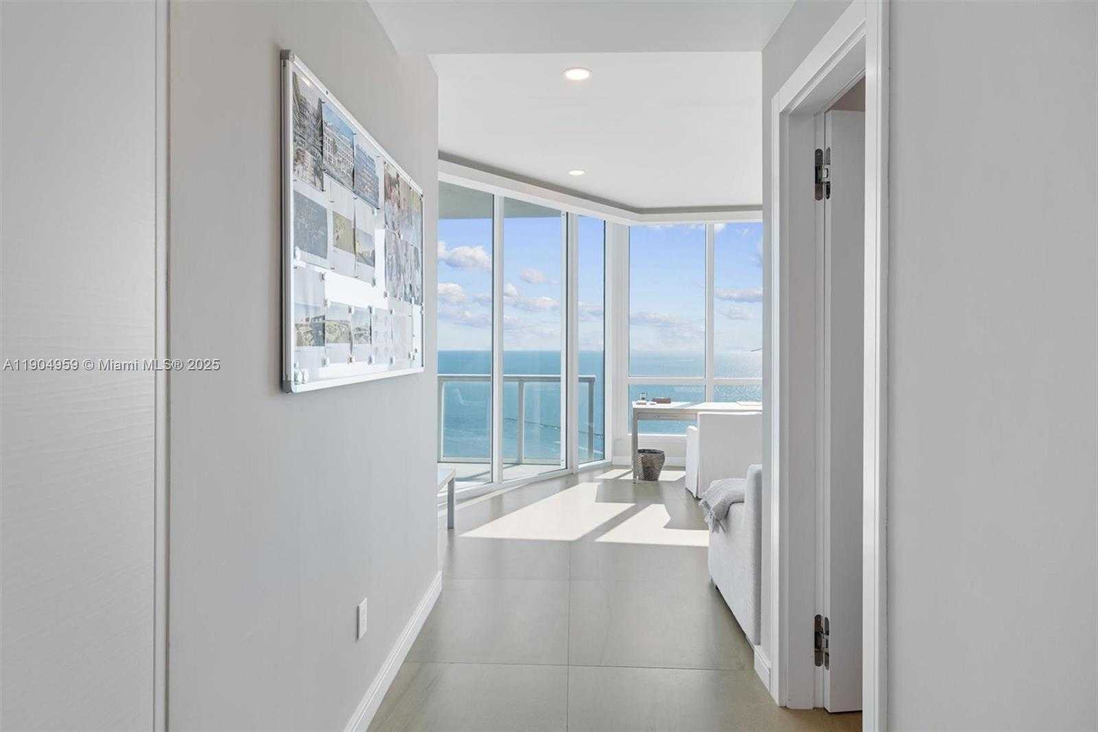 Small Image of 100 SOUTH POINTE DR #3203, Miami Beach Number 36
