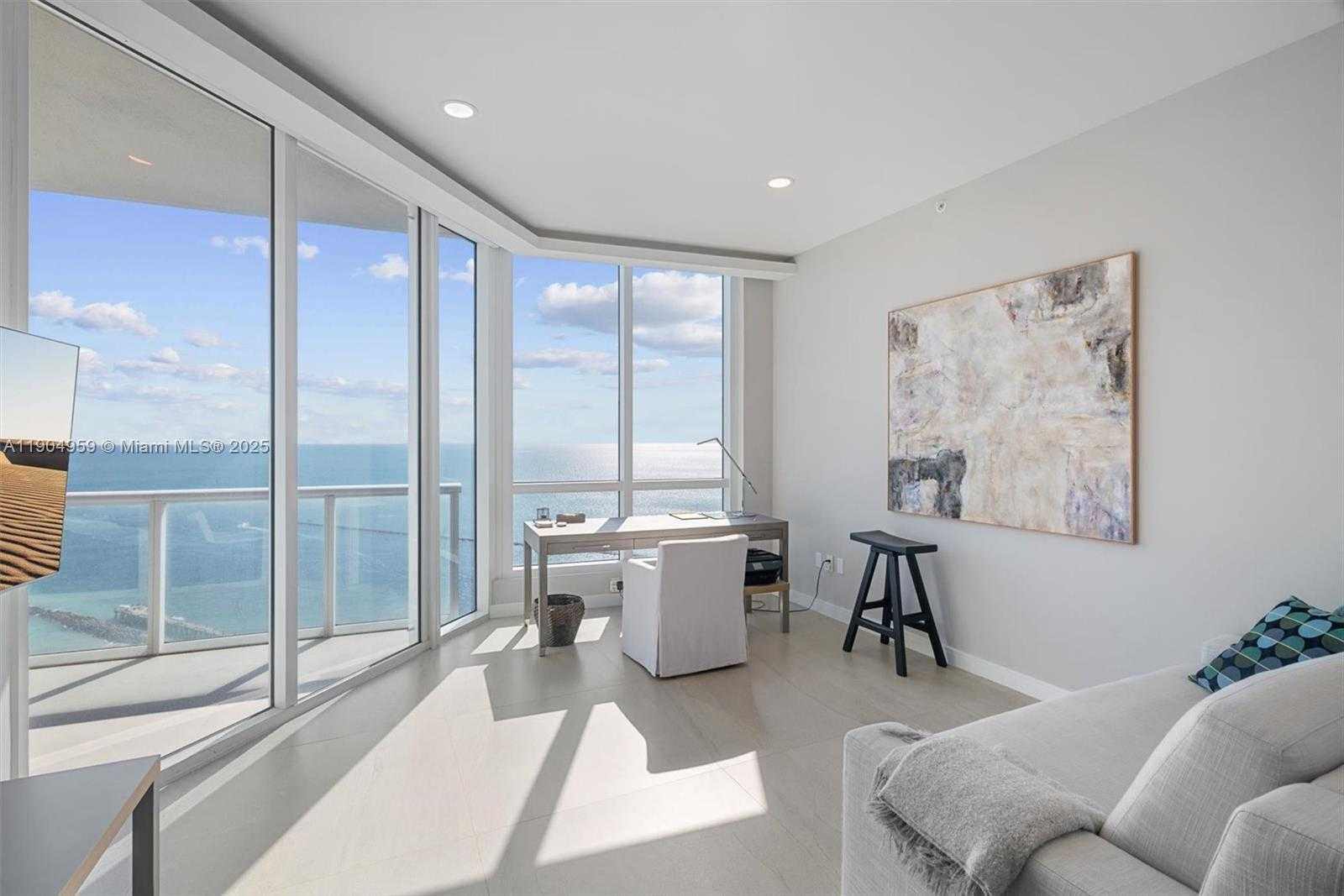 Small Image of 100 SOUTH POINTE DR #3203, Miami Beach Number 37