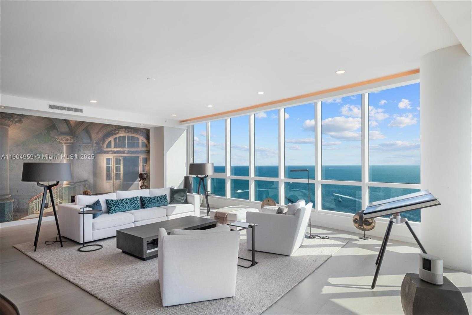 Small Image of 100 SOUTH POINTE DR #3203, Miami Beach Number 4