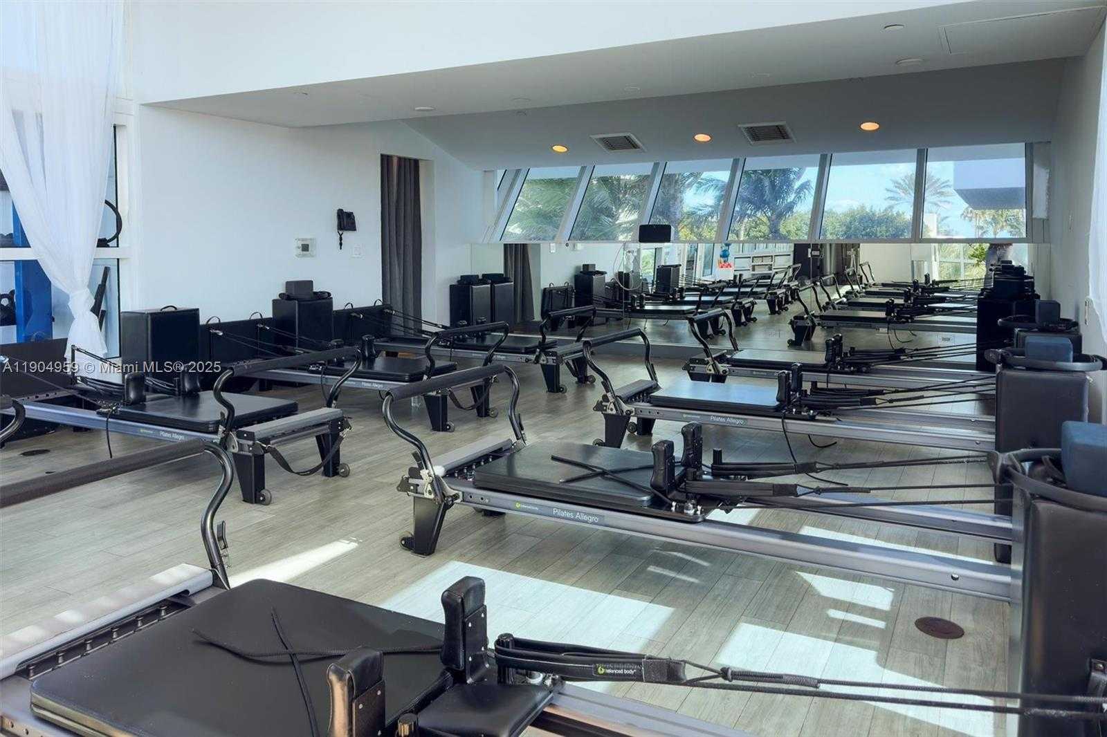 Small Image of 100 SOUTH POINTE DR #3203, Miami Beach Number 48