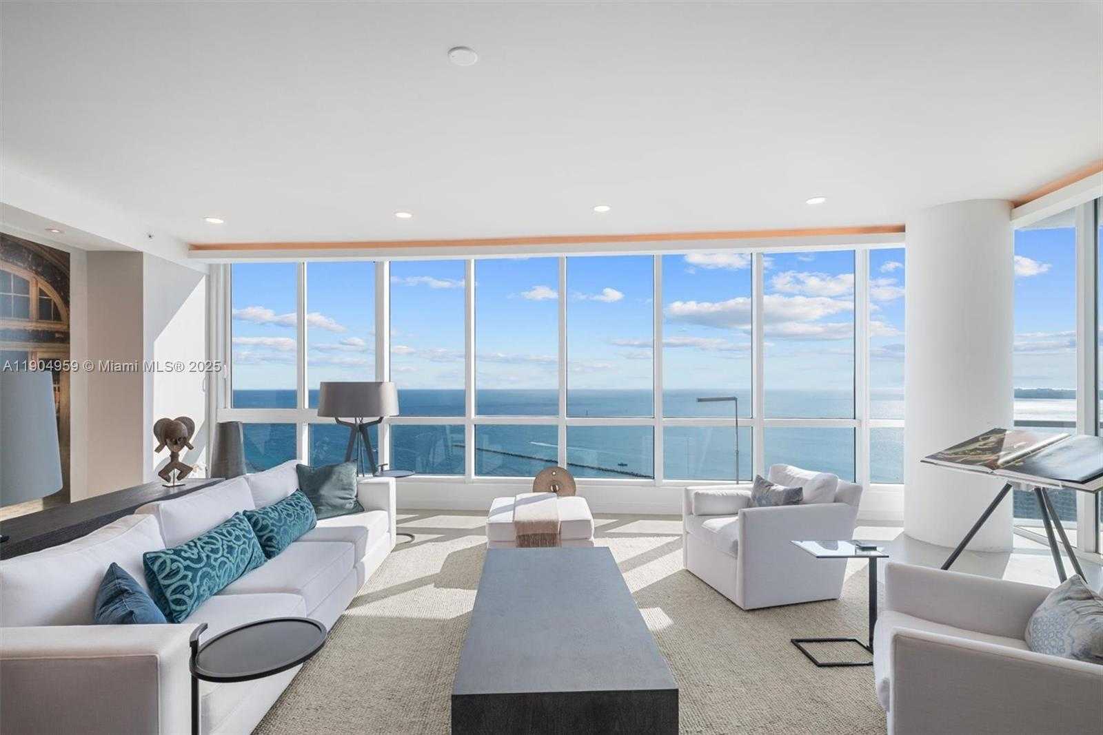 Small Image of 100 SOUTH POINTE DR #3203, Miami Beach Number 5