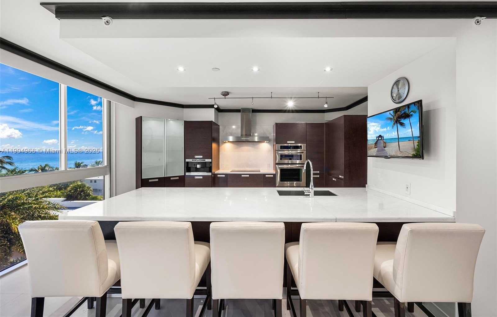 Small Image of 4775 COLLINS AVE #501, Miami Beach Number 14