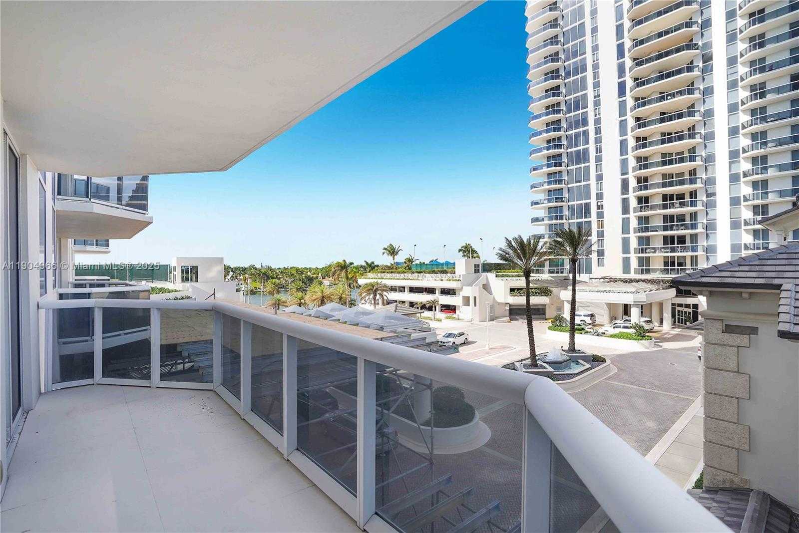 Small Image of 4775 COLLINS AVE #501, Miami Beach Number 30
