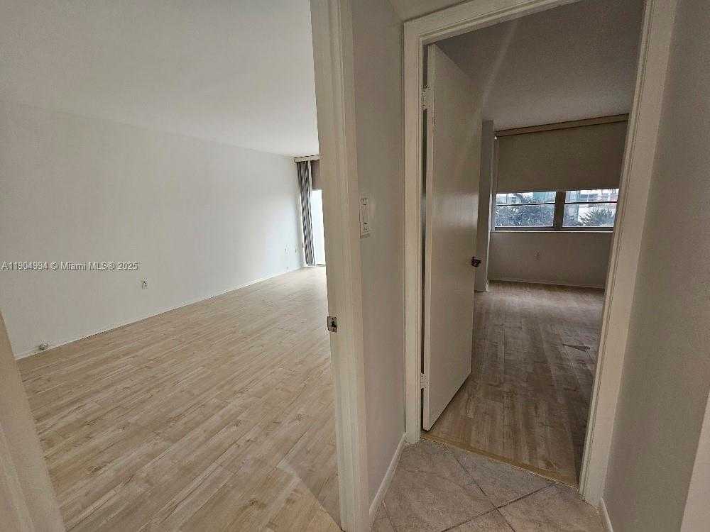 Small Image of 18041 BISCAYNE BLVD #204, Aventura Number 15