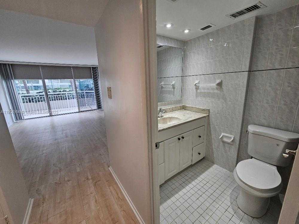 Small Image of 18041 BISCAYNE BLVD #204, Aventura Number 23