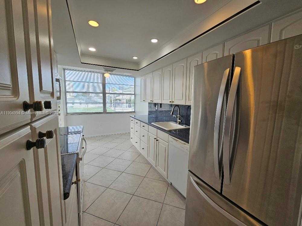Small Image of 18041 BISCAYNE BLVD #204, Aventura Number 4