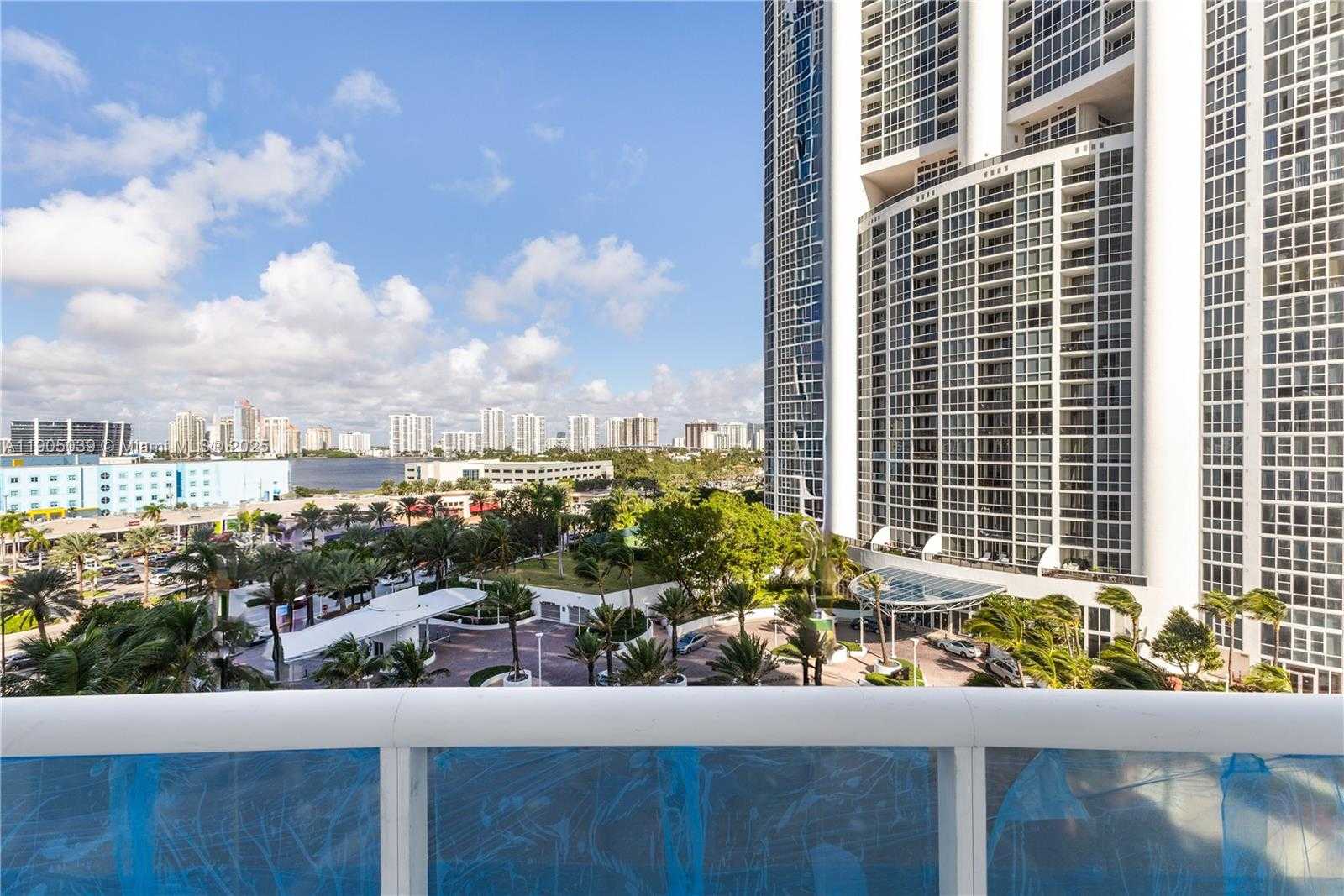 Small Image of 18101 COLLINS AVE #906, Sunny Isles Beach Number 4