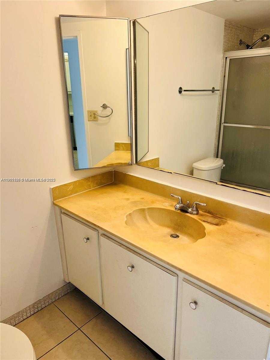 Small Image of 1865 79TH ST CSWY #4L, North Bay Village Number 11