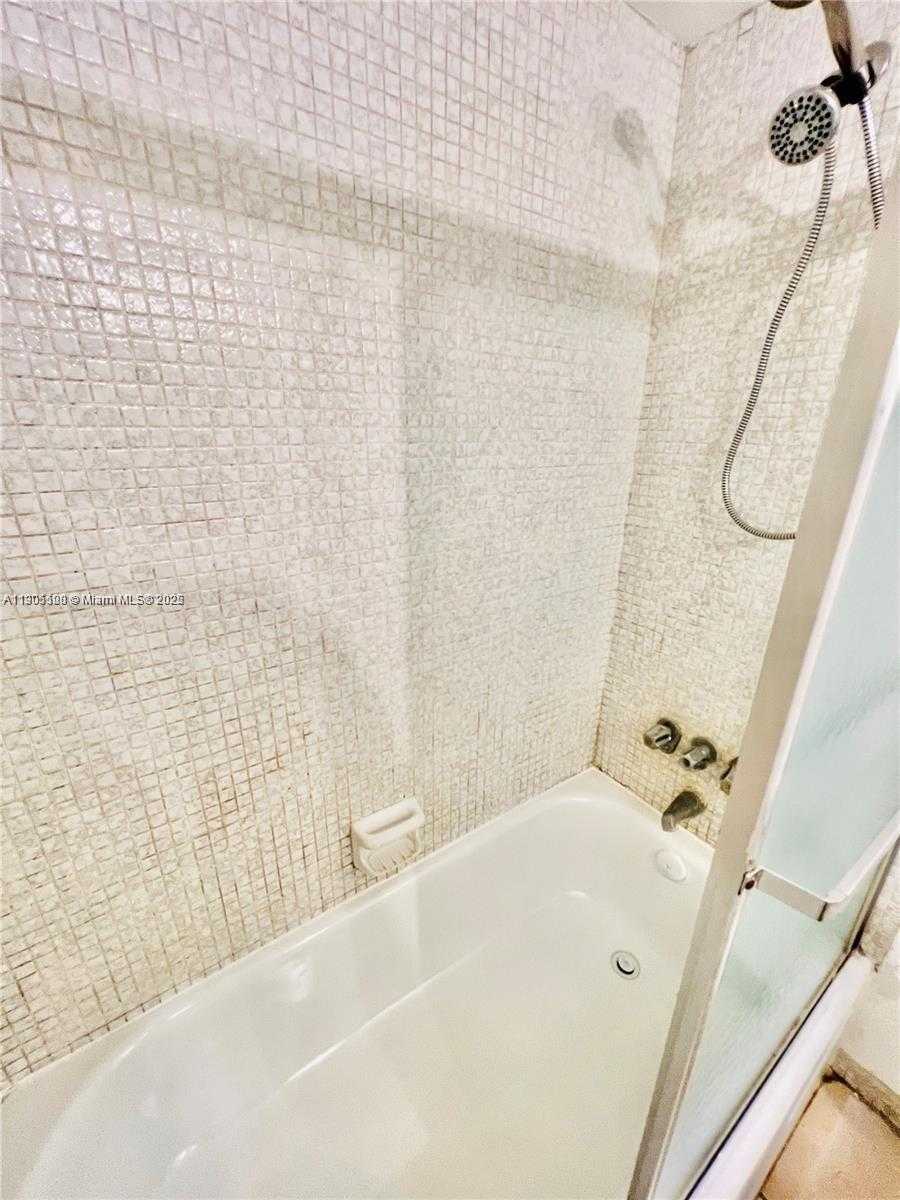 Small Image of 1865 79TH ST CSWY #4L, North Bay Village Number 12